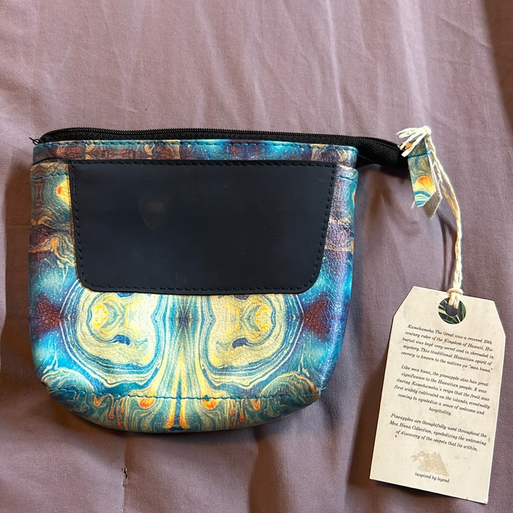 Leeds pouch
